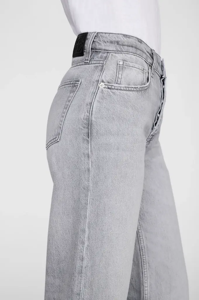 Hugh Jean 34"