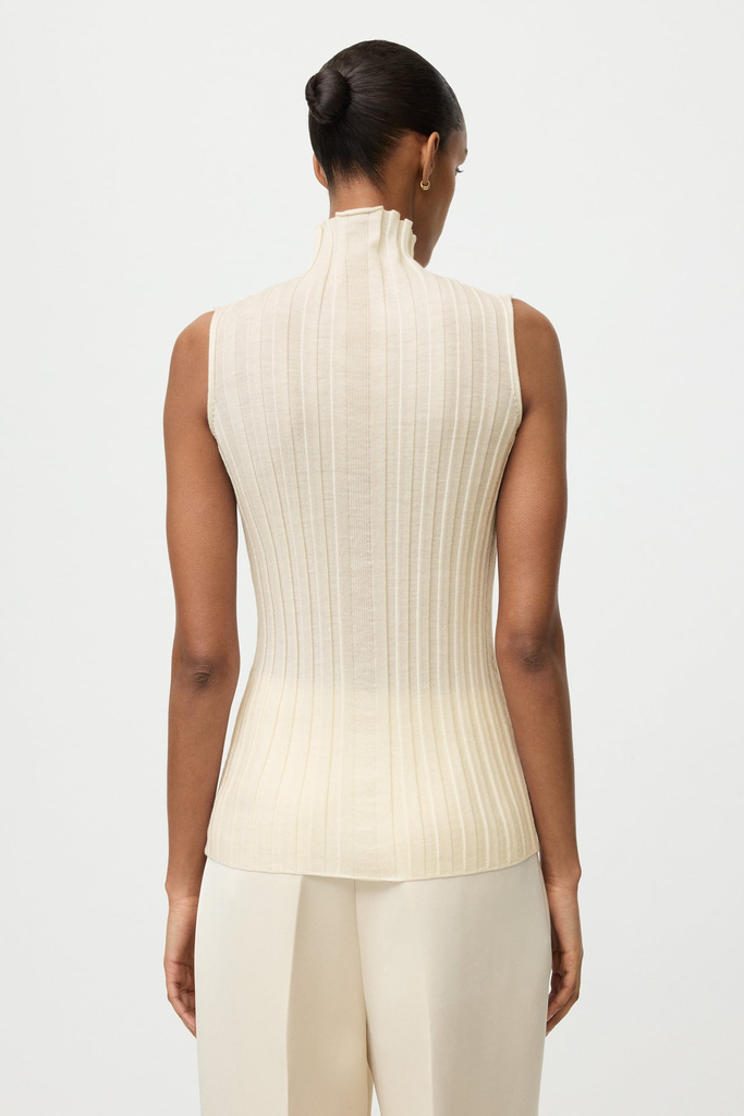 Featherlight Turtleneck Singlet