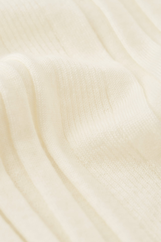 Featherlight Turtleneck Singlet