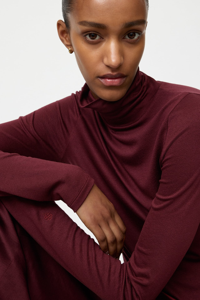 Lightweight Jersey Turtleneck 