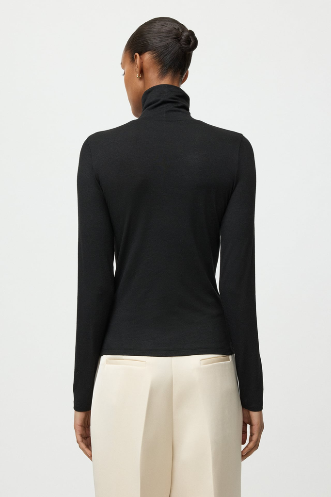 Lightweight Jersey Turtleneck 