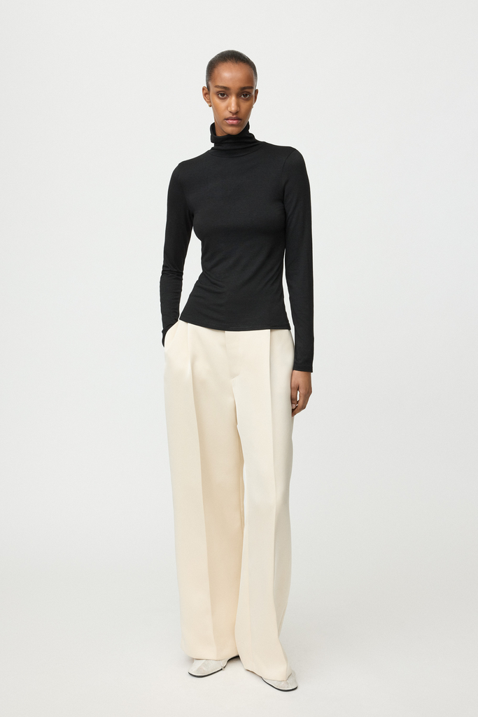 Lightweight Jersey Turtleneck 