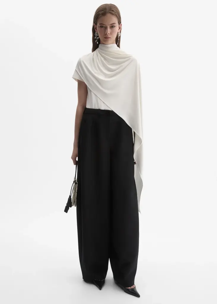 Fitted t-shirt with scarf in cream