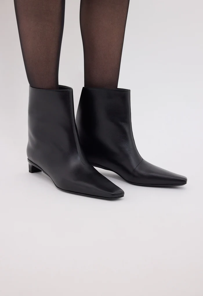 Celine Lds Ankle Boots 