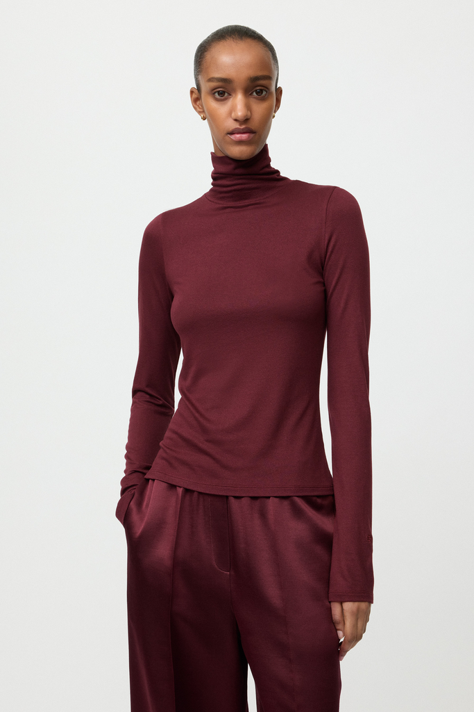 Lightweight Jersey Turtleneck 