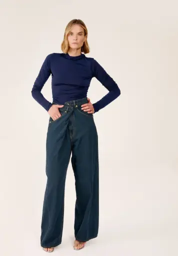 [103012] Billie - Slim Fit Long Sleeve Hoodie Top